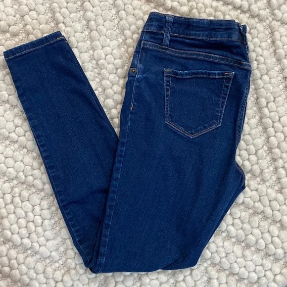 Liz Lange maternity jeans 32 - Picture 2 of 5